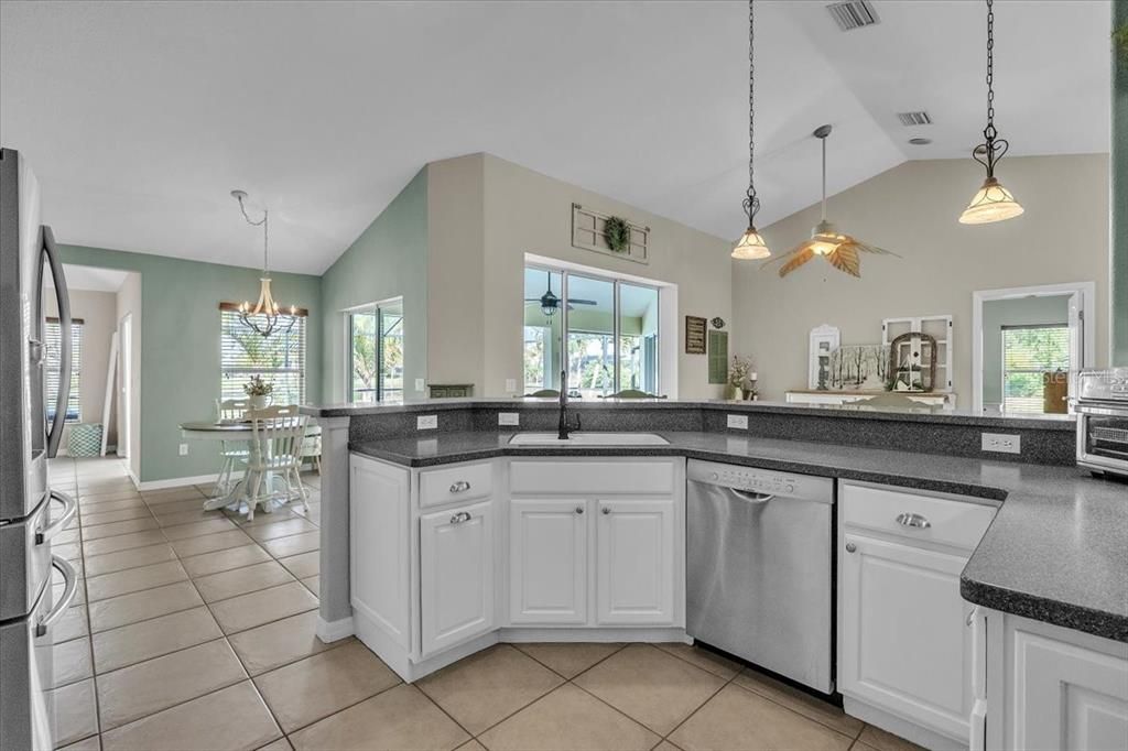 For Sale: $465,000 (3 beds, 2 baths, 2239 Square Feet)