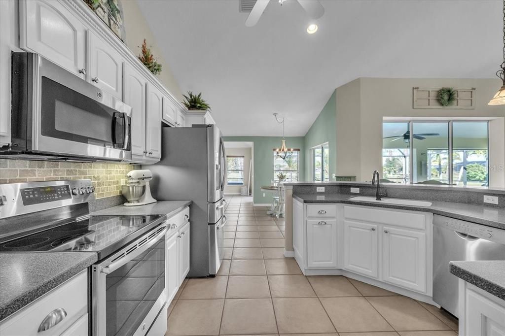 For Sale: $465,000 (3 beds, 2 baths, 2239 Square Feet)