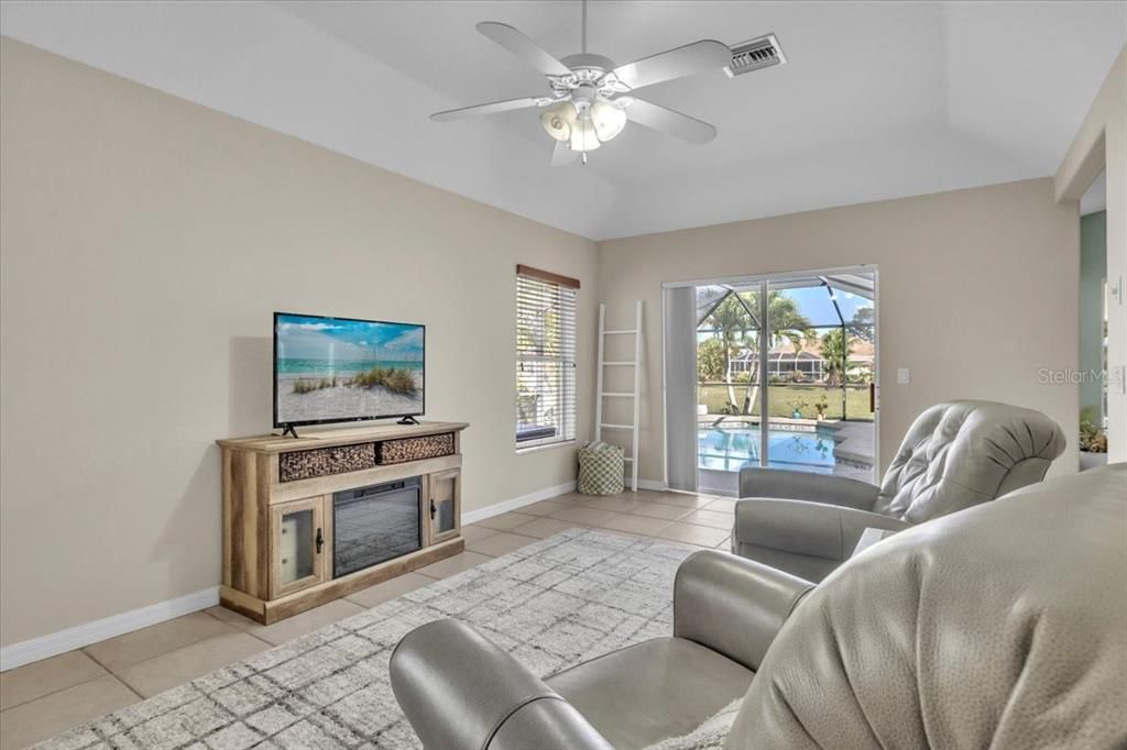 For Sale: $465,000 (3 beds, 2 baths, 2239 Square Feet)