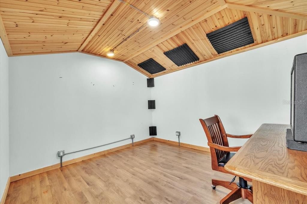 For Sale: $465,000 (3 beds, 2 baths, 2239 Square Feet)