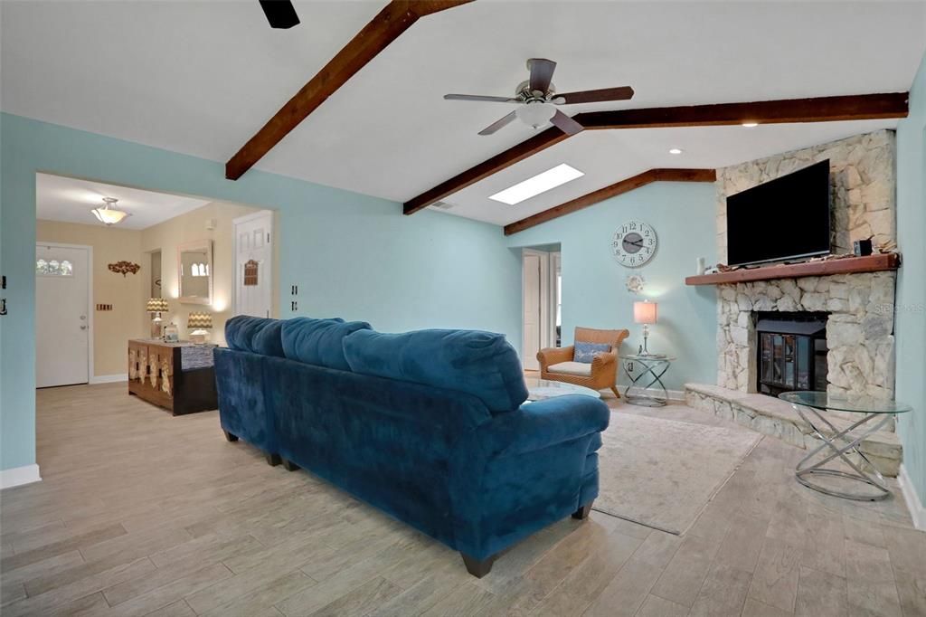 En Venta: $329,900 (3 camas, 2 baños, 1827 Pies cuadrados)