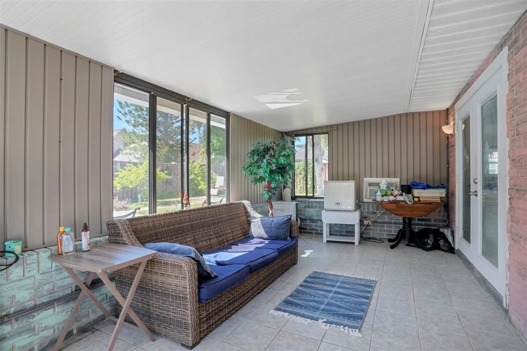 En Venta: $329,900 (3 camas, 2 baños, 1827 Pies cuadrados)