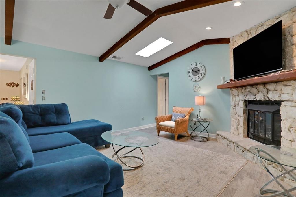 En Venta: $329,900 (3 camas, 2 baños, 1827 Pies cuadrados)