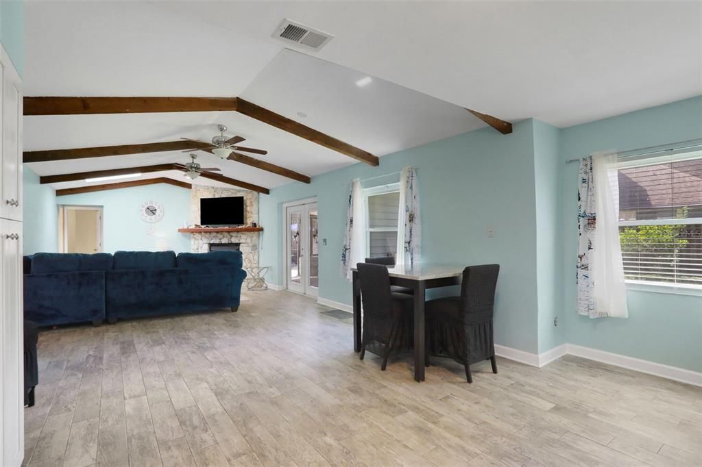 En Venta: $329,900 (3 camas, 2 baños, 1827 Pies cuadrados)