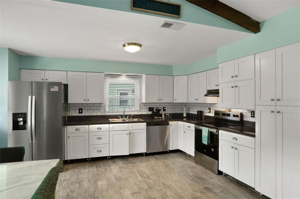 En Venta: $329,900 (3 camas, 2 baños, 1827 Pies cuadrados)