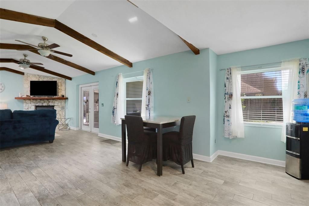 En Venta: $329,900 (3 camas, 2 baños, 1827 Pies cuadrados)