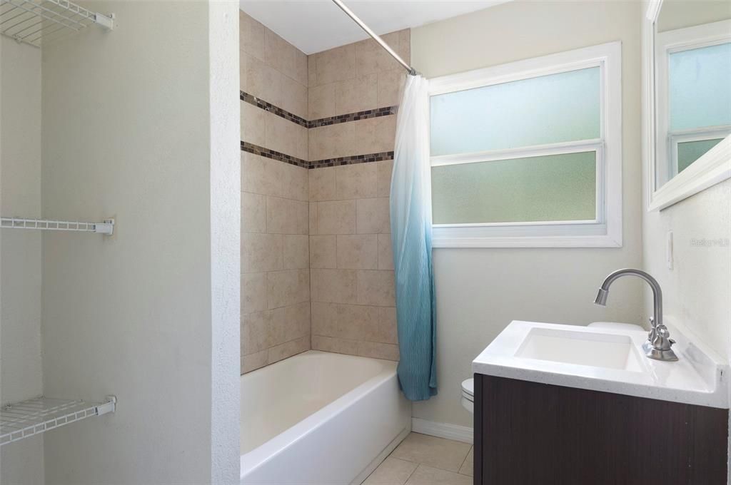 For Sale: $325,000 (3 beds, 1 baths, 888 Square Feet)