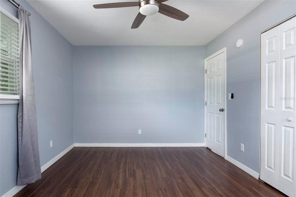 For Sale: $325,000 (3 beds, 1 baths, 888 Square Feet)