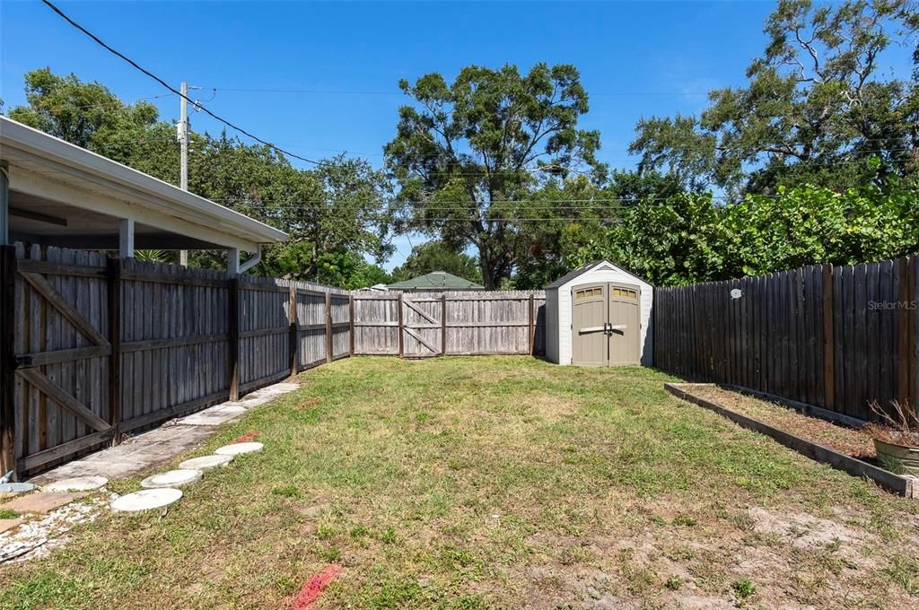 For Sale: $325,000 (3 beds, 1 baths, 888 Square Feet)