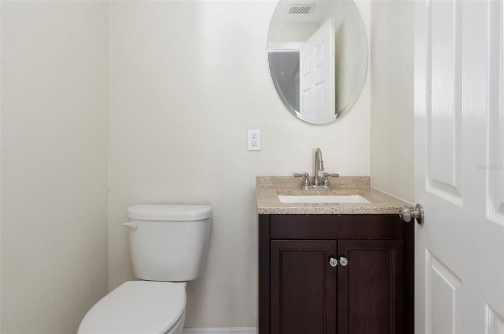 For Sale: $325,000 (3 beds, 1 baths, 888 Square Feet)