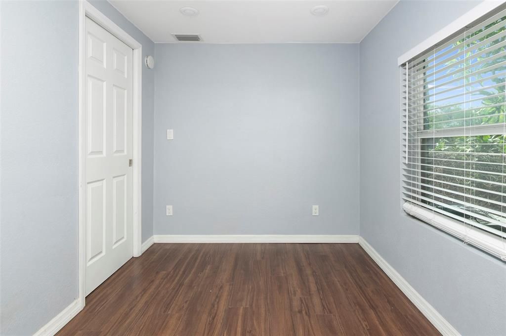 For Sale: $325,000 (3 beds, 1 baths, 888 Square Feet)