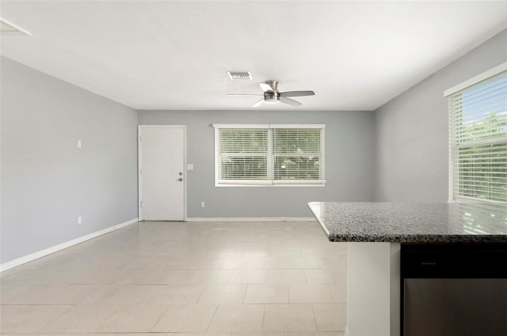 For Sale: $325,000 (3 beds, 1 baths, 888 Square Feet)