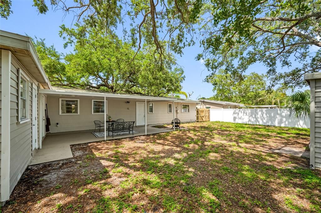 For Rent: $2,600 (4 beds, 2 baths, 1560 Square Feet)