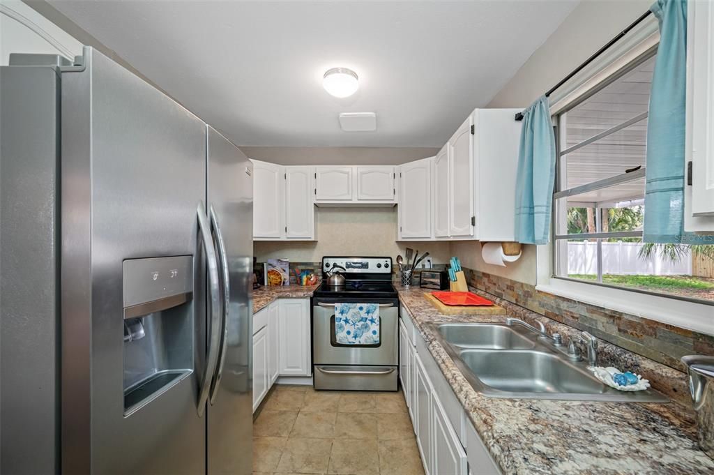 For Rent: $2,600 (4 beds, 2 baths, 1560 Square Feet)