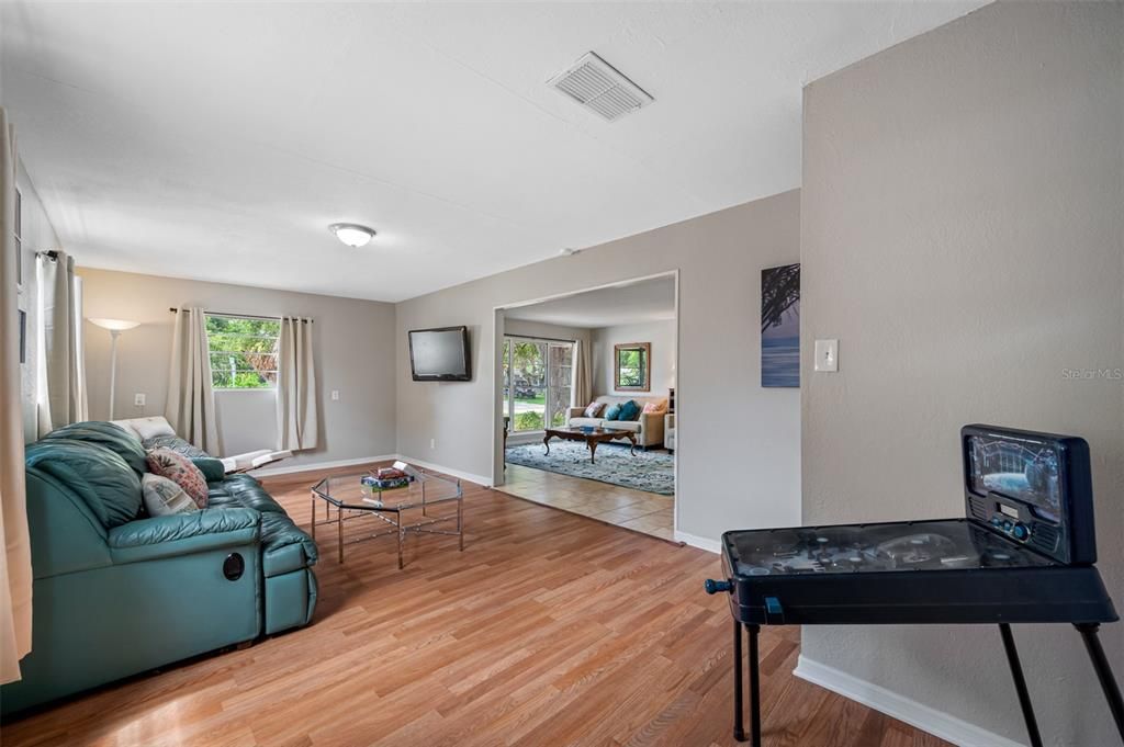 For Rent: $2,600 (4 beds, 2 baths, 1560 Square Feet)