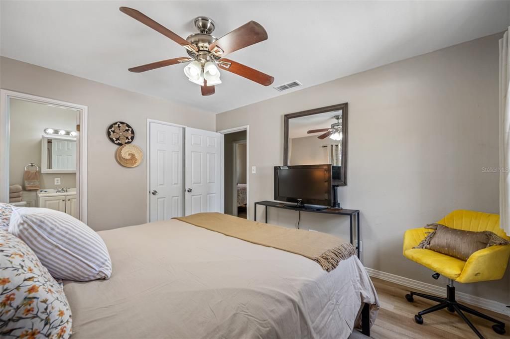 For Rent: $2,600 (4 beds, 2 baths, 1560 Square Feet)