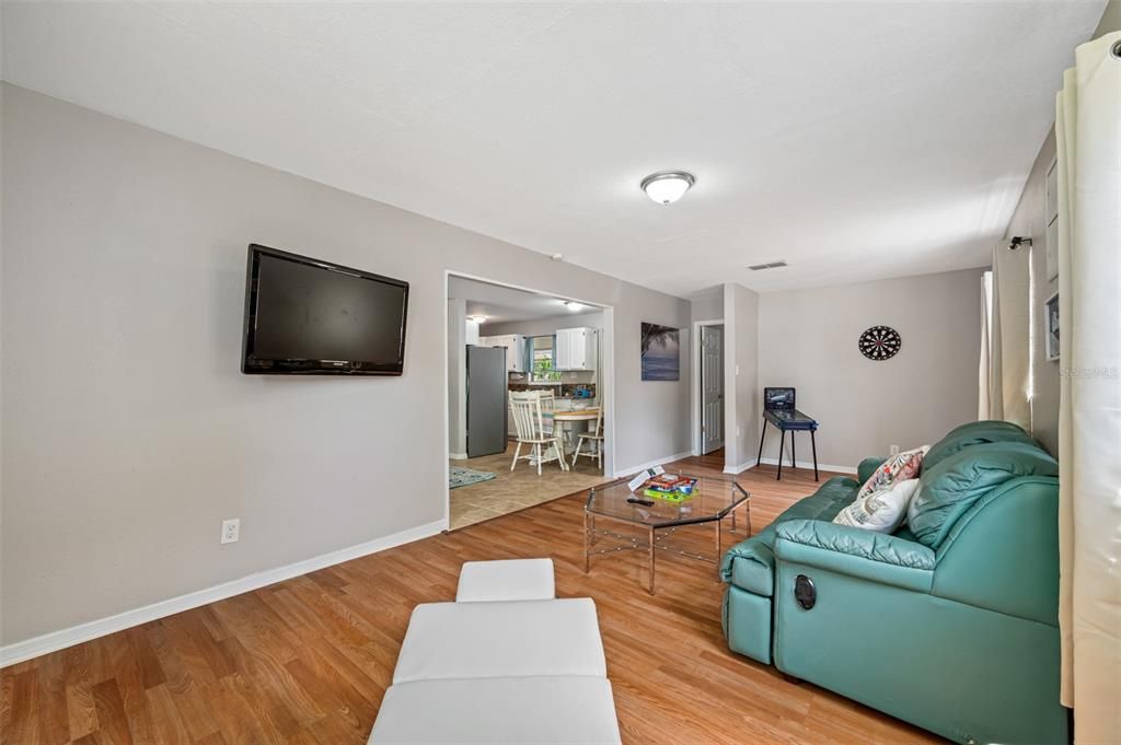 For Rent: $2,600 (4 beds, 2 baths, 1560 Square Feet)