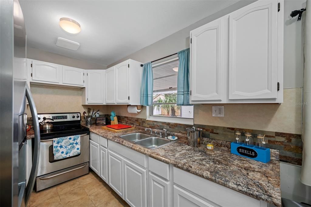 For Rent: $2,600 (4 beds, 2 baths, 1560 Square Feet)