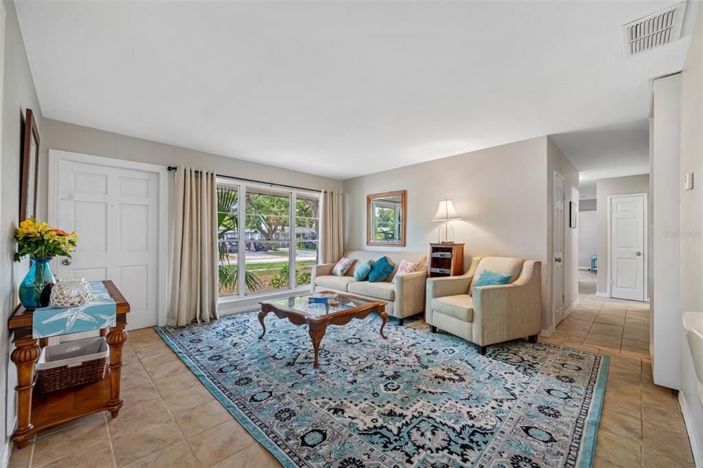 For Rent: $2,600 (4 beds, 2 baths, 1560 Square Feet)