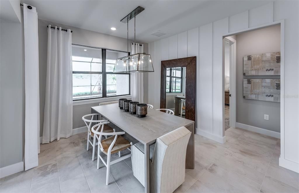 Под контрактом: $675,000 (4 спален, 2 ванн, 2056 Квадратных фут)