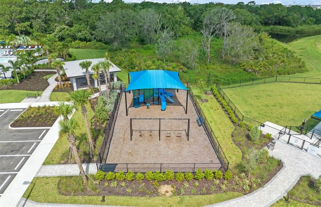 Под контрактом: $675,000 (4 спален, 2 ванн, 2056 Квадратных фут)