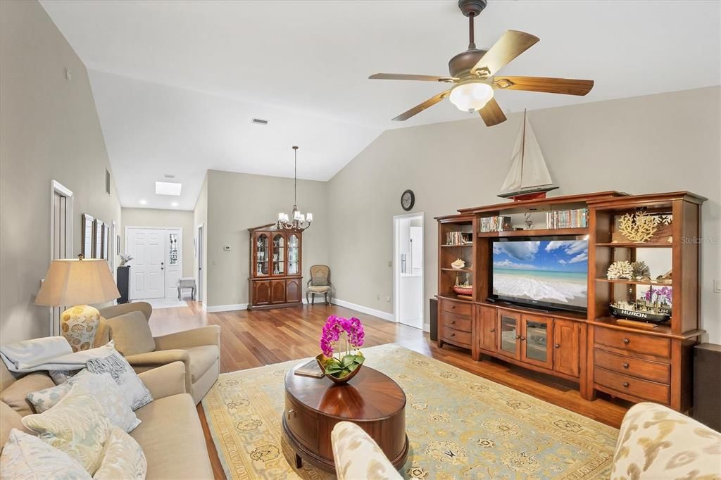 For Sale: $399,900 (3 beds, 2 baths, 2018 Square Feet)