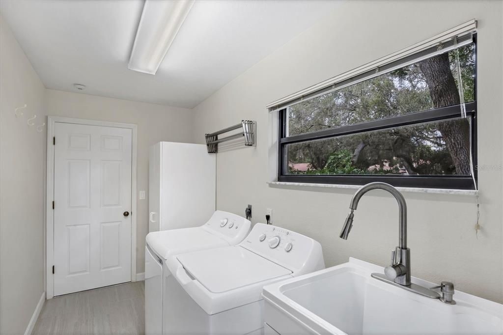 For Sale: $399,900 (3 beds, 2 baths, 2018 Square Feet)