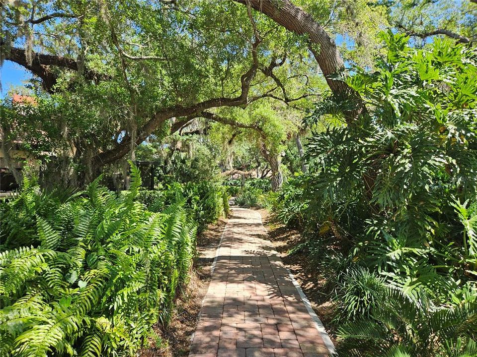 For Sale: $399,900 (3 beds, 2 baths, 2018 Square Feet)