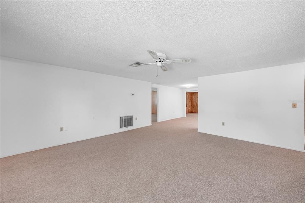 For Sale: $310,000 (3 beds, 2 baths, 1548 Square Feet)