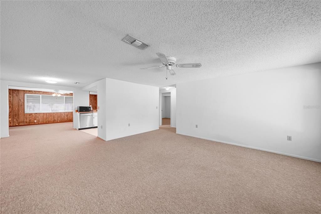 For Sale: $310,000 (3 beds, 2 baths, 1548 Square Feet)