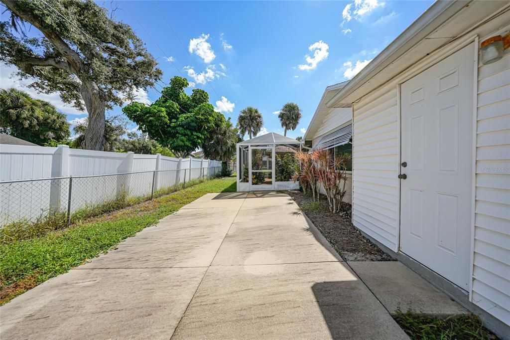 For Sale: $310,000 (3 beds, 2 baths, 1548 Square Feet)