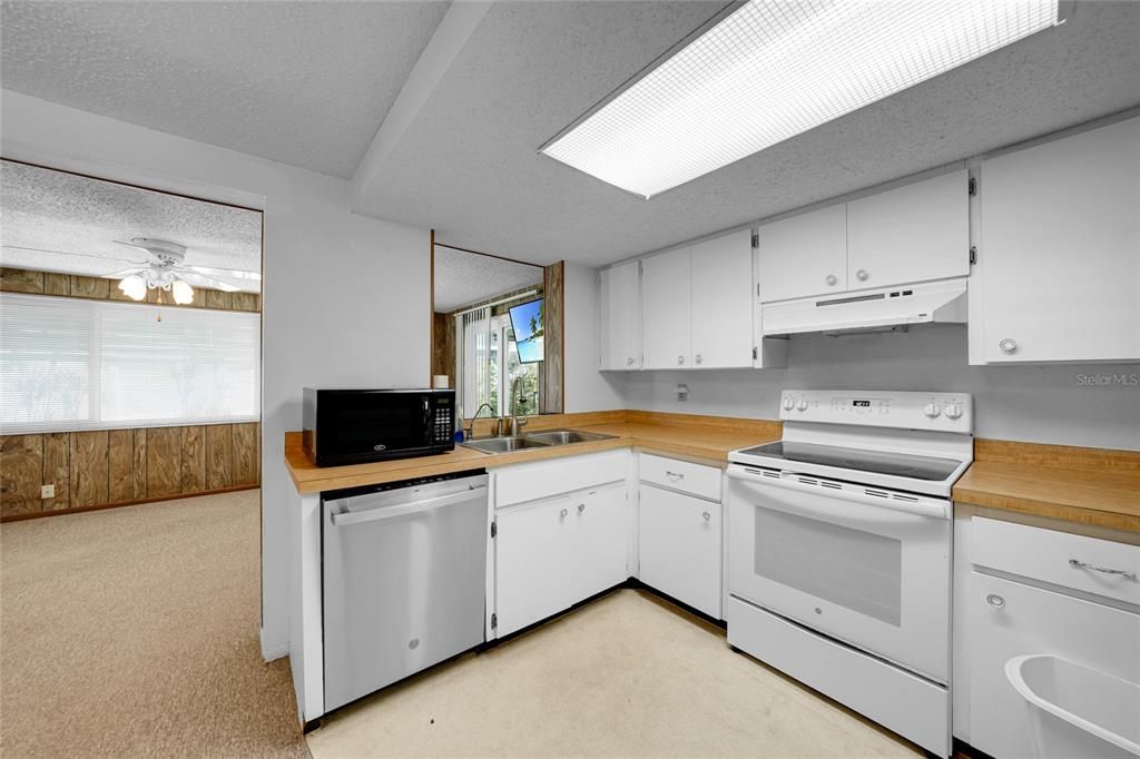 For Sale: $310,000 (3 beds, 2 baths, 1548 Square Feet)