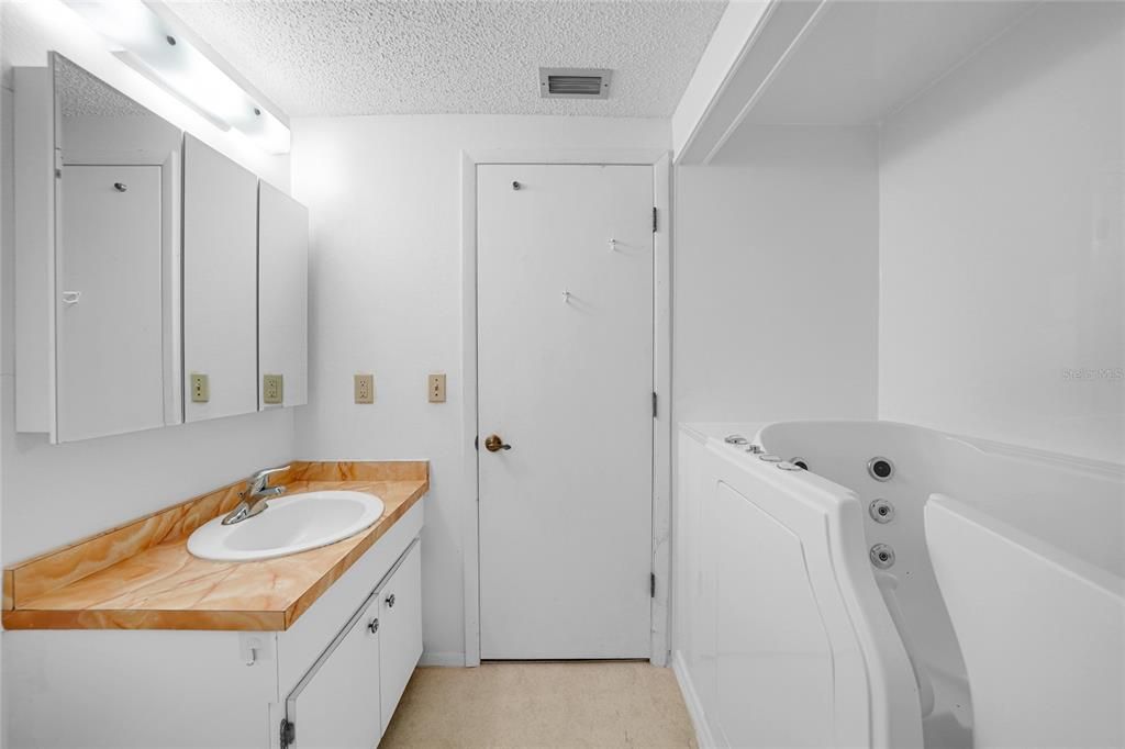 For Sale: $310,000 (3 beds, 2 baths, 1548 Square Feet)