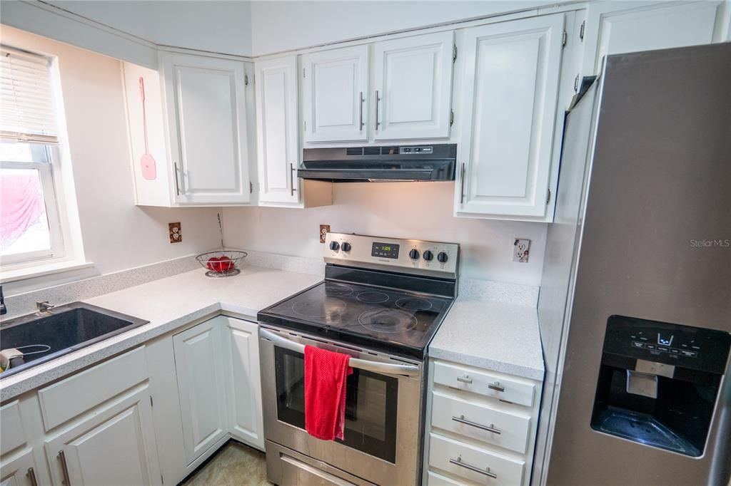 For Sale: $325,000 (3 beds, 2 baths, 1859 Square Feet)