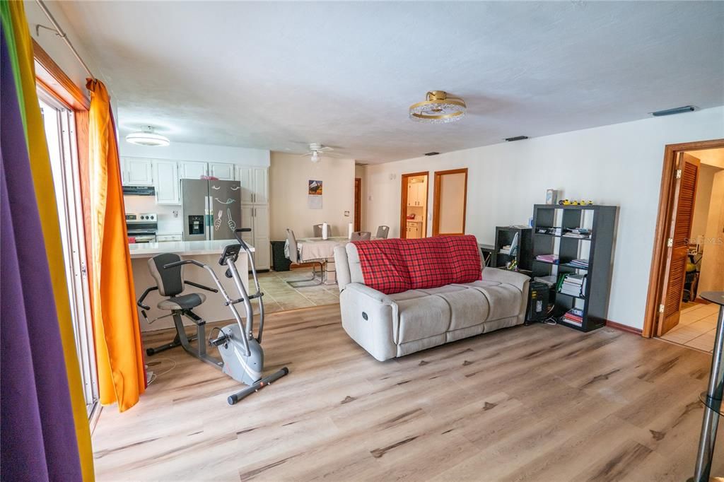 For Sale: $325,000 (3 beds, 2 baths, 1859 Square Feet)