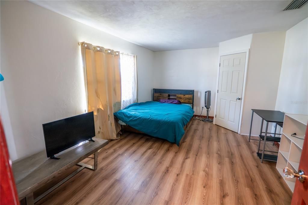 For Sale: $325,000 (3 beds, 2 baths, 1859 Square Feet)