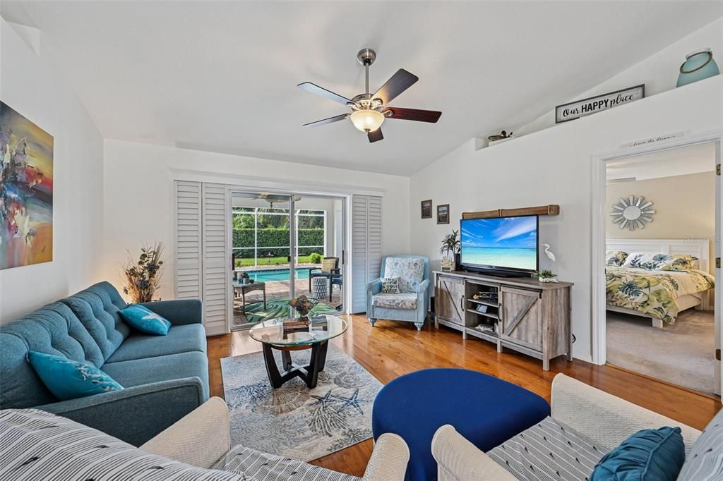 На продажу: $415,000 (3 спален, 2 ванн, 1513 Квадратных фут)