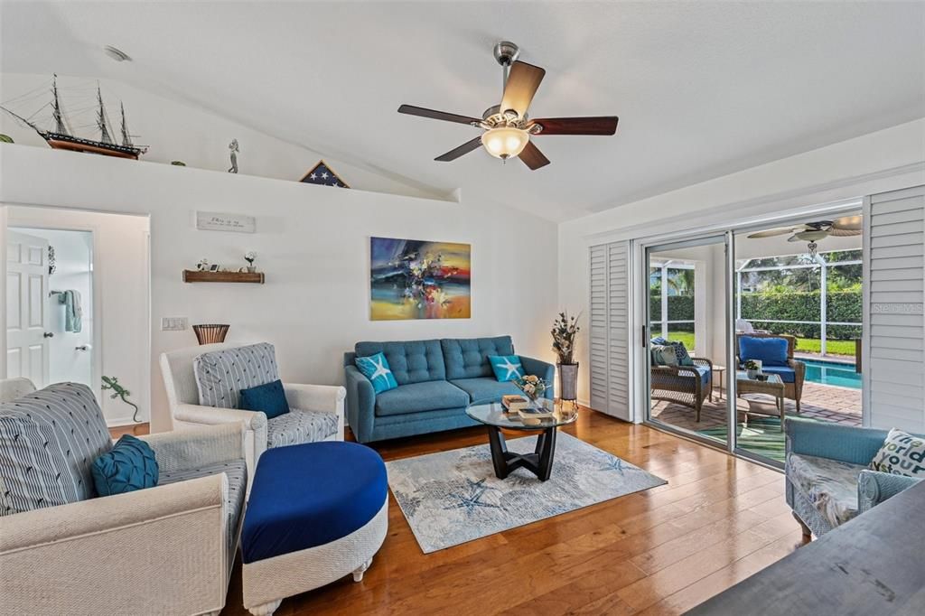 На продажу: $415,000 (3 спален, 2 ванн, 1513 Квадратных фут)