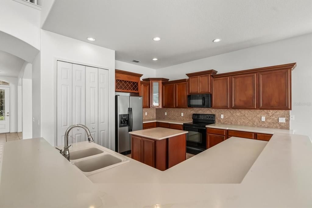 待售: $700,000 (4 贝兹, 3 浴室, 3261 平方英尺)