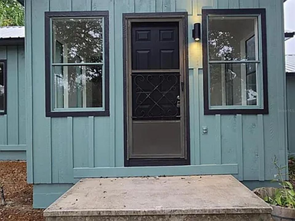 For Sale: $235,000 (2 beds, 2 baths, 989 Square Feet)