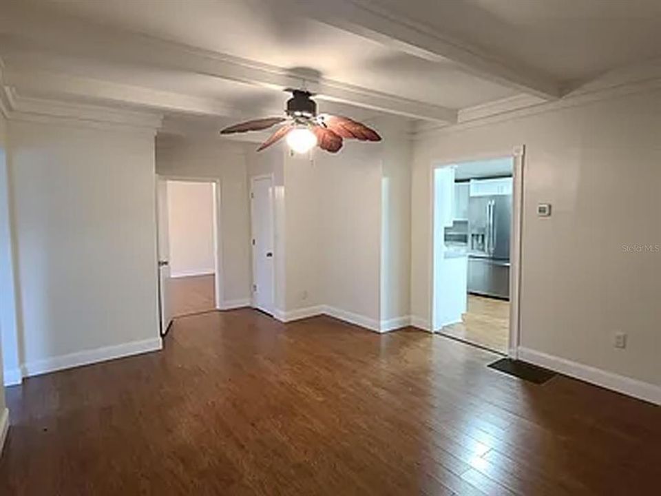 For Sale: $235,000 (2 beds, 2 baths, 989 Square Feet)