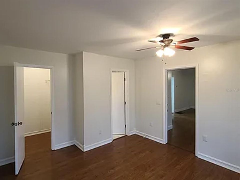 For Sale: $235,000 (2 beds, 2 baths, 989 Square Feet)