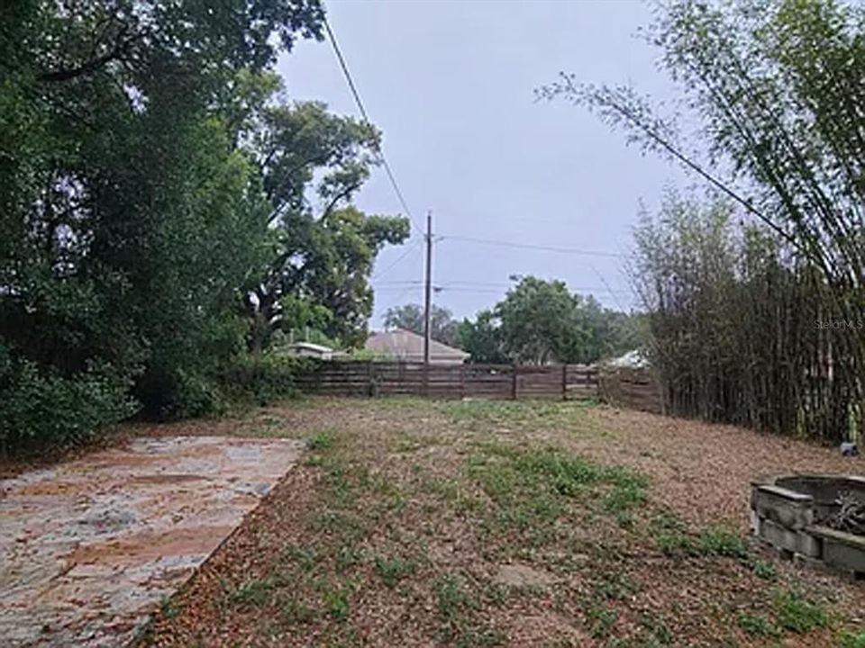 For Sale: $235,000 (2 beds, 2 baths, 989 Square Feet)