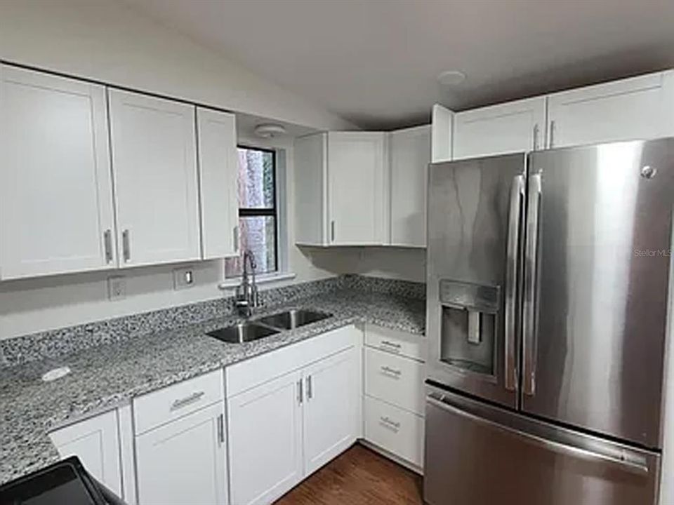 For Sale: $235,000 (2 beds, 2 baths, 989 Square Feet)