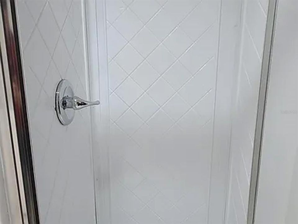 For Sale: $235,000 (2 beds, 2 baths, 989 Square Feet)