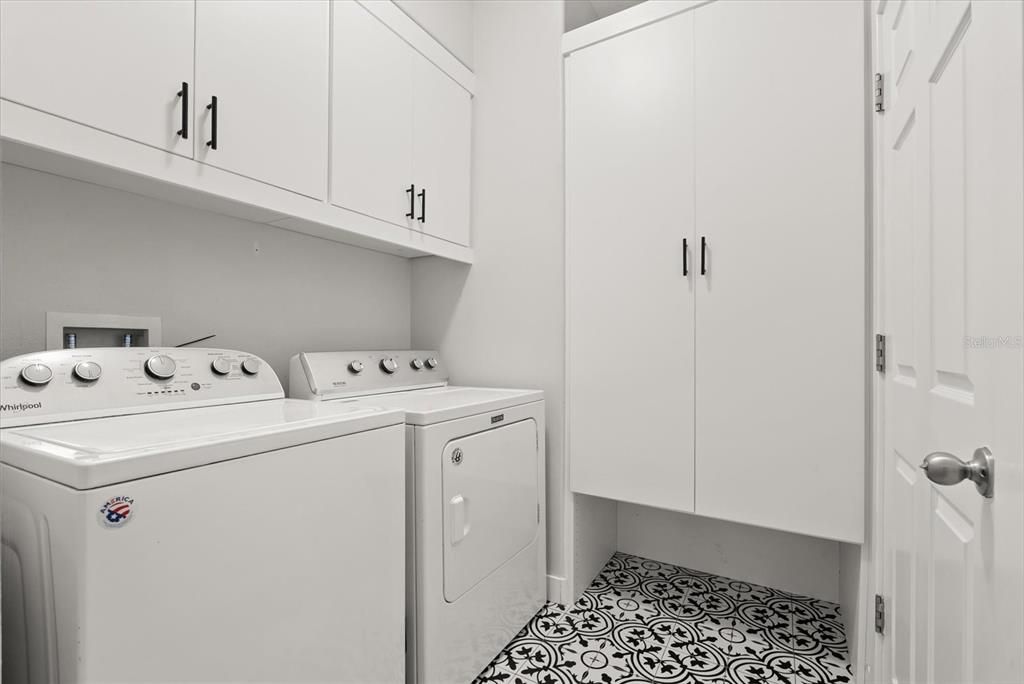 Activo con contrato: $579,000 (4 camas, 2 baños, 2533 Pies cuadrados)