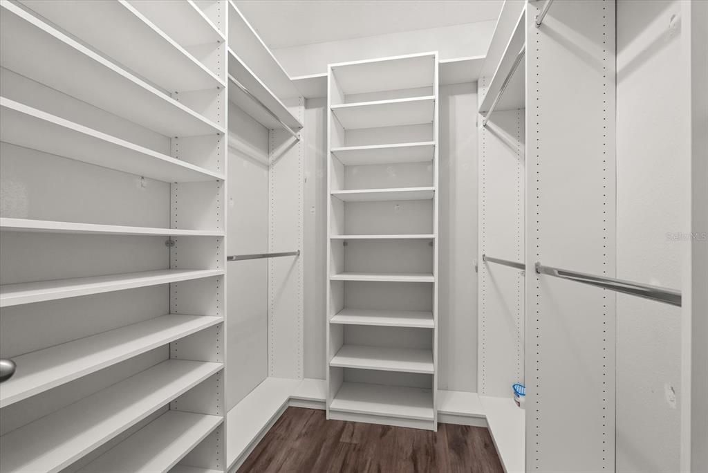 Activo con contrato: $579,000 (4 camas, 2 baños, 2533 Pies cuadrados)