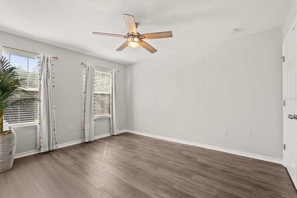 Activo con contrato: $579,000 (4 camas, 2 baños, 2533 Pies cuadrados)