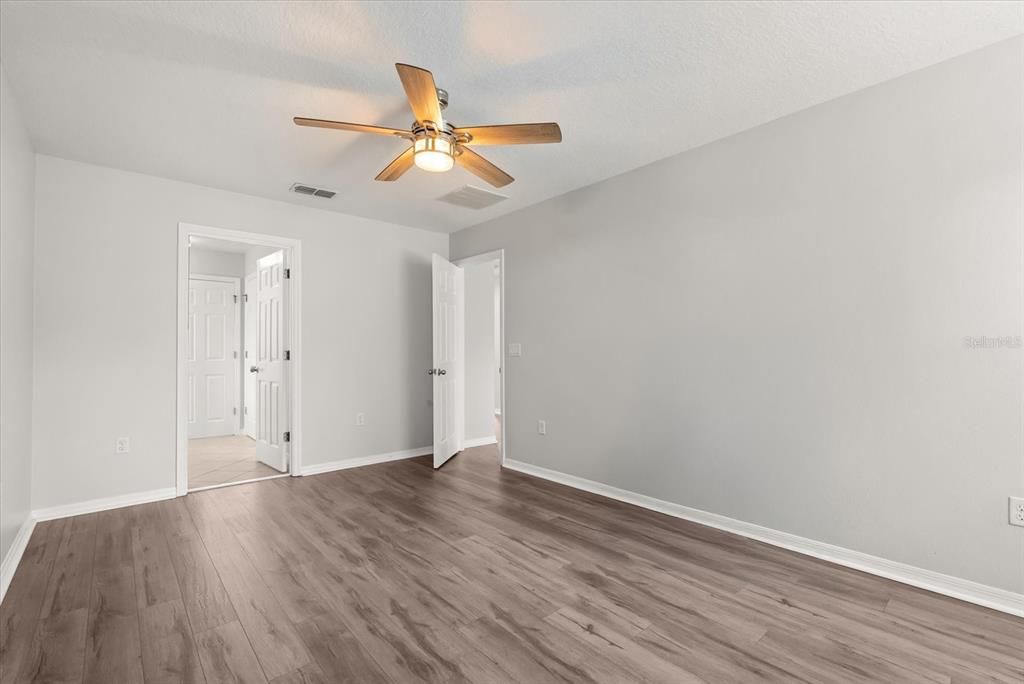 Activo con contrato: $579,000 (4 camas, 2 baños, 2533 Pies cuadrados)