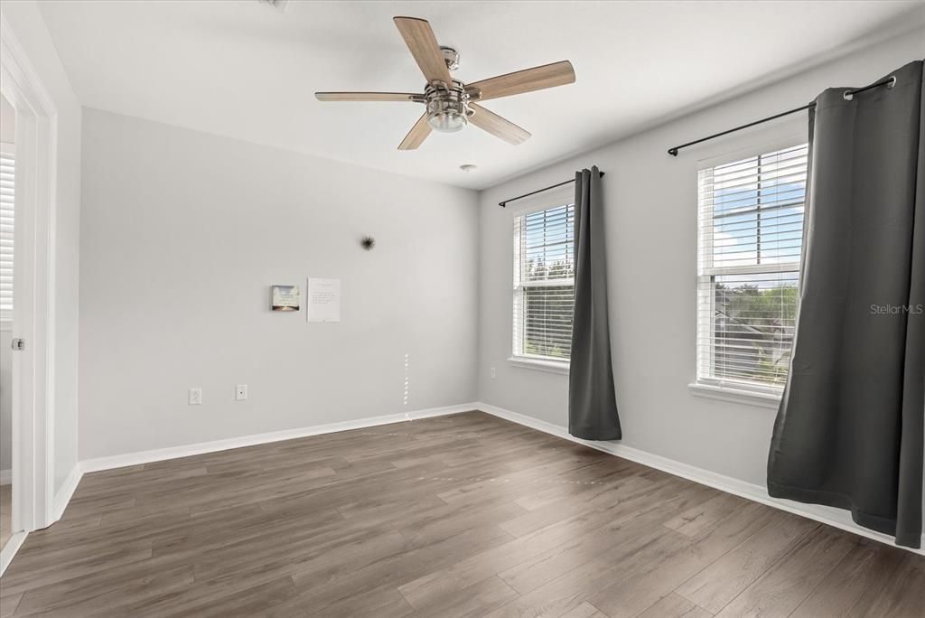 Activo con contrato: $579,000 (4 camas, 2 baños, 2533 Pies cuadrados)